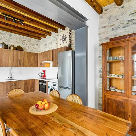 Ξενοδοχείο με διαμερίσματα Kallistheni - Stylish In Πάνω Λεύκαρα